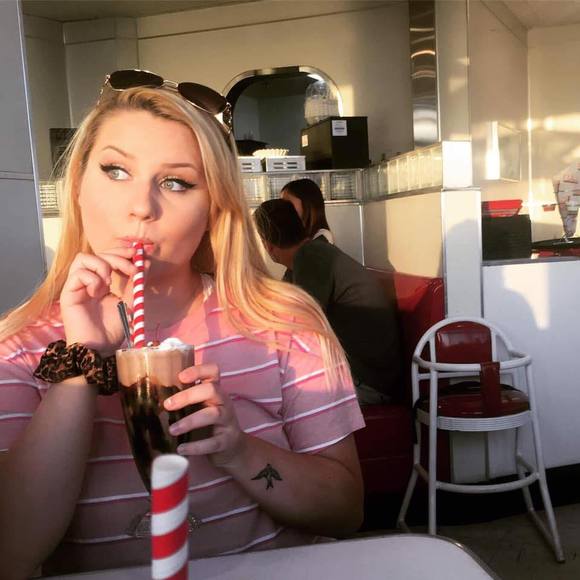 Meet your Posher, Holly - Picture 1 of 1